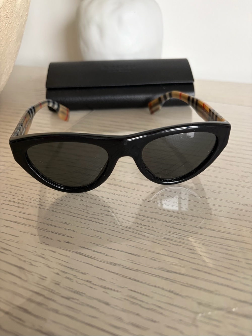 Burberry Black Frame Glasses with Beige Plaid Arms - Picture 4 of 4